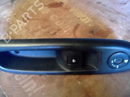 Used Right front window switch RENAULT CLIO II (BB_, CB_) 1.4 16V (B/CB0P, BB13) (98 hp) 21381833