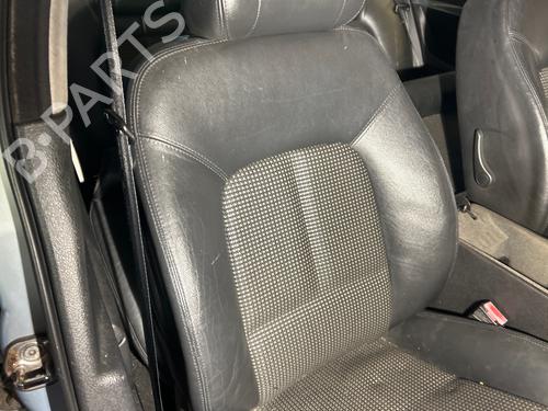 Used Right front seat Right front seat PEUGEOT 407 (6D_) 2.0 HDi 135 (6DRHRH, 6DRHRE, 6DRHRG, 6DRHRJ) (136 hp) 39979717 39979717