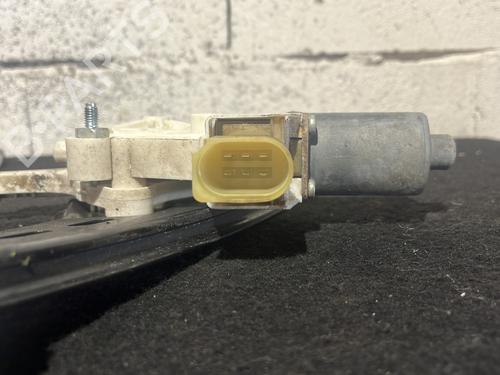 BP27527470C23 main image