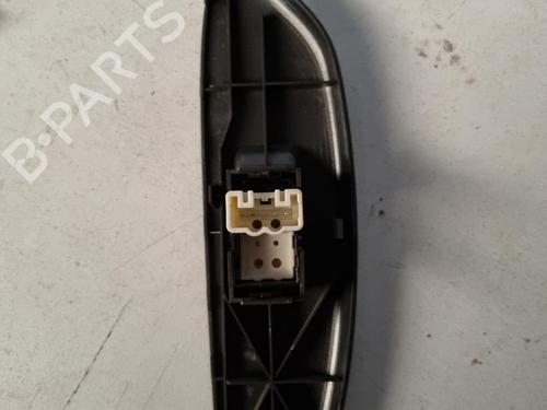 Used Right front window switch TOYOTA YARIS (_P1_) 1.0 (SCP10_, SCP10R) (68 hp) 21860095