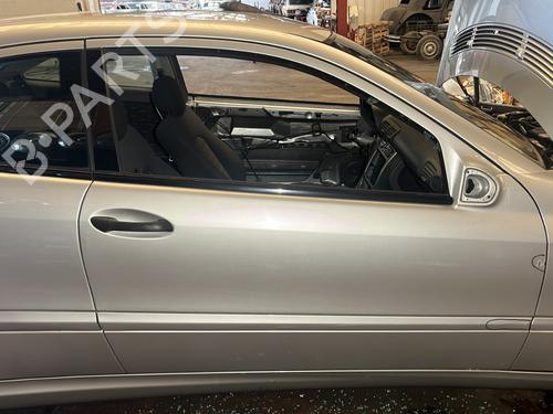 Used Right front door MERCEDES-BENZ C-CLASS Coupe (CL203) C 180 Kompressor (203.746) (143 hp) 27702427