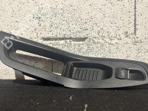 Used Right front window switch FORD FIESTA VI (CB1, CCN) 1.5 TDCi (75 hp) 28668910
