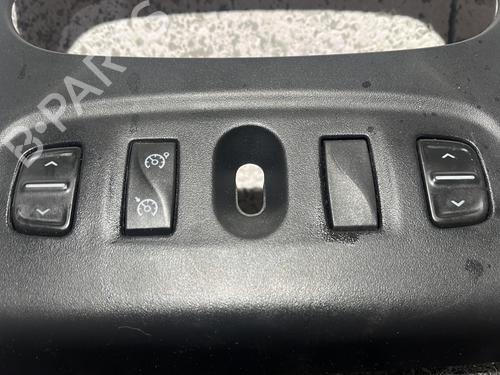 switch-dacia-sandero-ii-2012-32320712 main image