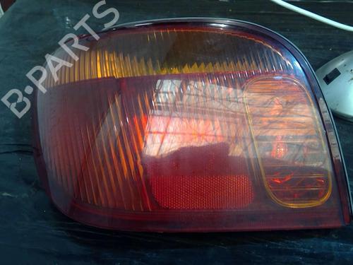 Feu arrière gauche TOYOTA YARIS (_P1_) 1.4 D-4D (NLP10_, NLP10R) (75 hp) 21858251