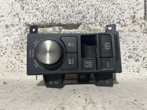 switch-lexus-nx-_z1_-2014-36301036 main image