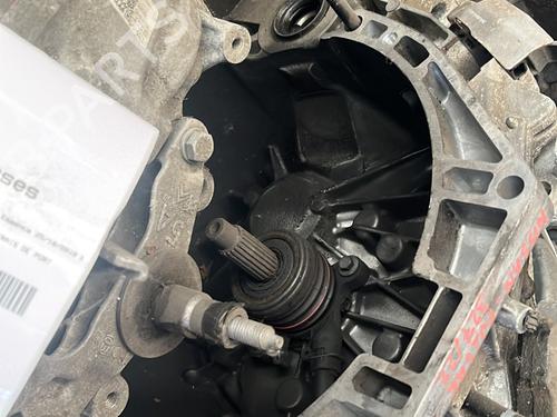 gearbox-nissan-pulsar-hatchback-c13-2014-32753675 main image