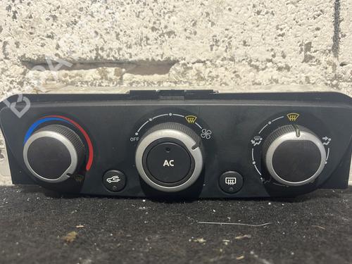 AC Styreenhet / Manøvreringsenhet RENAULT MEGANE III Hatchback (BZ0/1_, B3_) 1.5 dCi (BZ09, BZ0D, BZ1W, BZ29, BZ14) (110 hp) 26213964