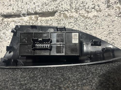 Used Right front window switch Right front window switch NISSAN JUKE (F15) 1.5 dCi (110 hp) 30303071 30303071