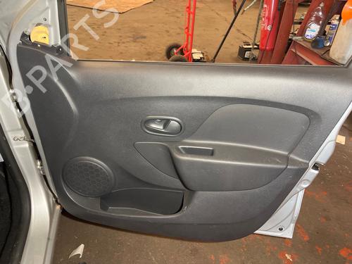 Used Front right panel Front right panel 37613204 37613204