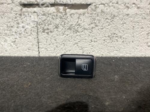 Used Left rear window switch MERCEDES-BENZ B-CLASS Sports Tourer (W246, W242) B 200 CDI (246.201) (136 hp) 24401525