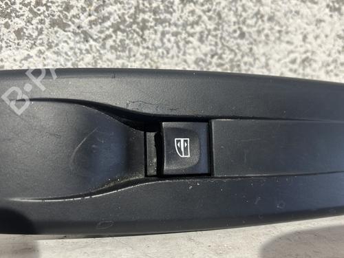 Used Right front window switch Right front window switch RENAULT MEGANE III Grandtour (KZ0/1) 1.6 dCi (KZ00, KZ12, KZ13) (130 hp) 33453428 33453428