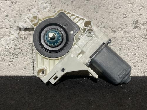 Used Left front window motor Left front window motor AUDI A1 Sportback (8XA, 8XF) 1.0 TFSI (95 hp) 23984836 23984836