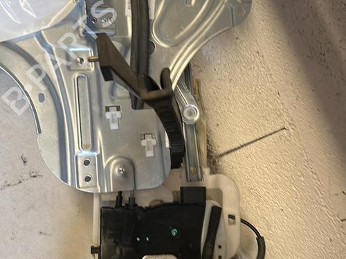 Used Front right lock HYUNDAI ix35 (LM, EL, ELH) 2.0 CRDi (136 hp) 25844197