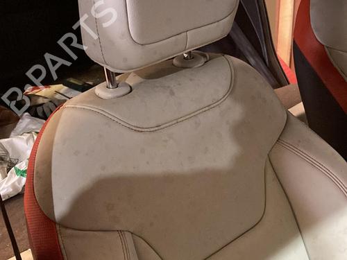 right-front-seat-jeep-renegade-suv-bu-b1-bv-14-185832389-2014-20867615 main image