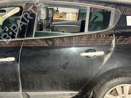 Porta trás esquerda RENAULT MEGANE III Hatchback (BZ0/1_, B3_) 1.9 dCi (BZ0N, BZ0J) (131 hp) 32133739