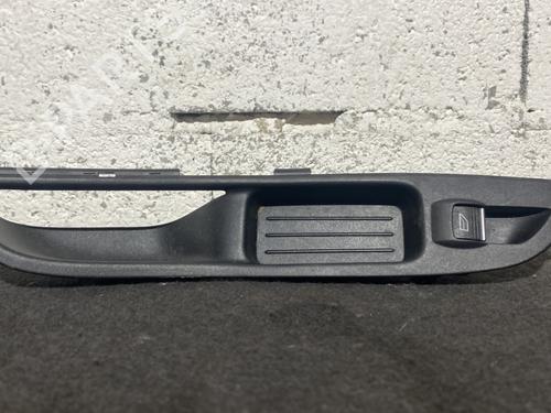 Used Right front window switch FORD FOCUS III 2.0 TDCi (150 hp) 24451081