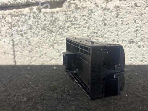 Left front window switch AUDI Q3 (8UB, 8UG) 2.0 TDI quattro | BP27389835I27 - Image 3