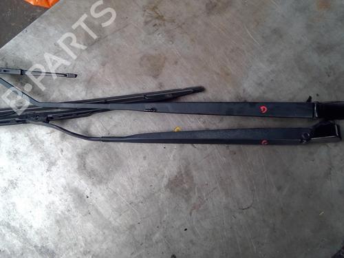 Used Front windshield wiper arm PEUGEOT 1007 (KM_) 1.4 HDi (68 hp) 21858936