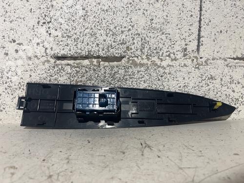 Used Right front window switch Right front window switch TOYOTA AVENSIS Saloon (_T27_) 1.8 VVT-i (ZRT271_, ZRT271R) (147 hp) 35989263 35989263