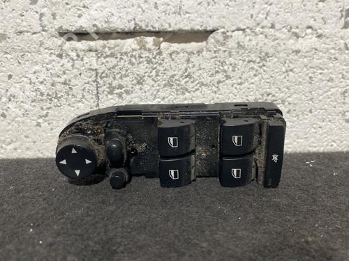Used Left front window switch BMW 1 (E87) 118 d (143 hp) 24803143