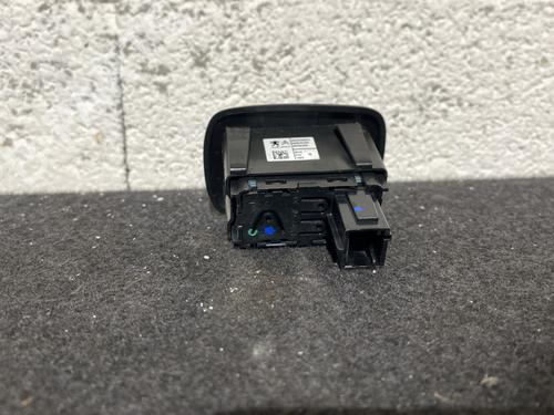 Used Left rear window switch Left rear window switch CITROËN C3 II (SC_) 1.6 HDi 90 (90 hp) 21865818 21865818