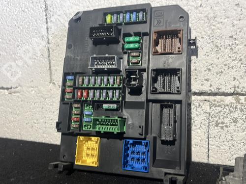 Used Electronic module Electronic module PEUGEOT 308 II (LB_, LP_, LW_, LH_, L3_) 1.6 HDi / BlueHDi 115 (115 hp) 26039856 26039856