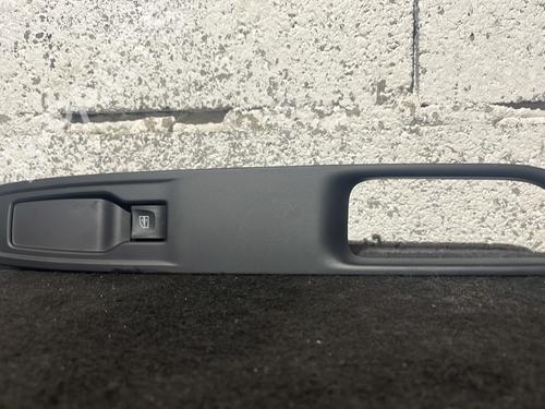 Used Right front window switch RENAULT CAPTUR I (J5_, H5_) 0.9 TCe 90 (90 hp) 27987722