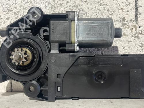 Used Left front window motor Left front window motor RENAULT MEGANE III Hatchback (BZ0/1_, B3_) 1.6 dCi (BZ00, BZ12, BZ13) (130 hp) 33021038 33021038