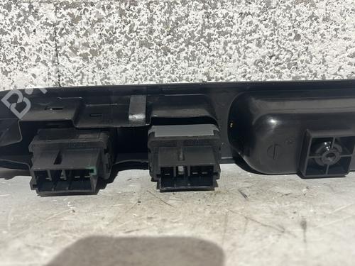 Used Left front window switch Left front window switch PEUGEOT 307 (3A/C) 1.6 HDi (90 hp) 33652248 33652248