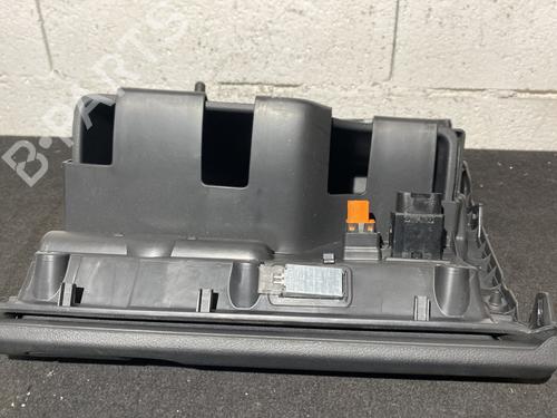 Used Glove box Glove box VW GOLF PLUS V (5M1, 521) 1.4 TSI (122 hp) 22894095 22894095