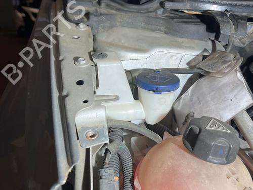 Used Windscreen washer tank Windscreen washer tank 37527537 37527537