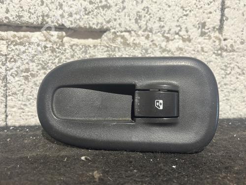 Fensterheberschalter rechts vorne für RENAULT MASTER III Van (FV) 2.3 dCi 100 FWD (FV0A, FV0B, FV0G, FV0K, FV0H) (101 hp) 28139282