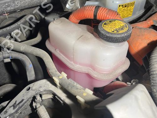 Used Expansion tank TOYOTA YARIS (_P13_) 1.5 Hybrid (NHP130_, NHP130) (101 hp) 27319230