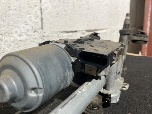 front-wiper-motor-vw-golf-vii-variant-ba5-bv5-2013-2014-2015-2016-2017-2018-2019-2020-2021-2022-23796892 main image