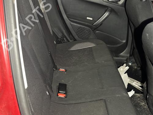 Rear seat PEUGEOT 2008 I (CU_) 1.2 THP 110 / PureTech 110 | BP27746124C17 - Image 4
