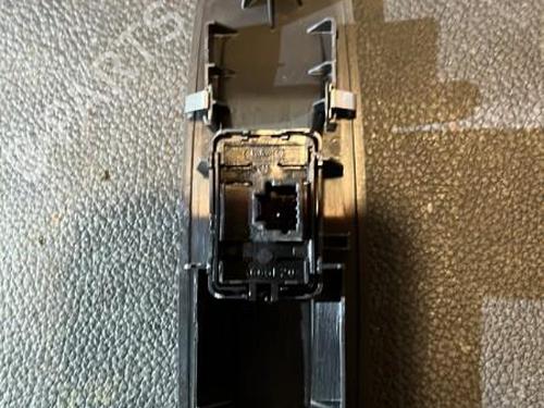 Used Right front window switch Right front window switch RENAULT MEGANE III Coupe (DZ0/1_) 2.0 R.S. (265 hp) 21864641 21864641