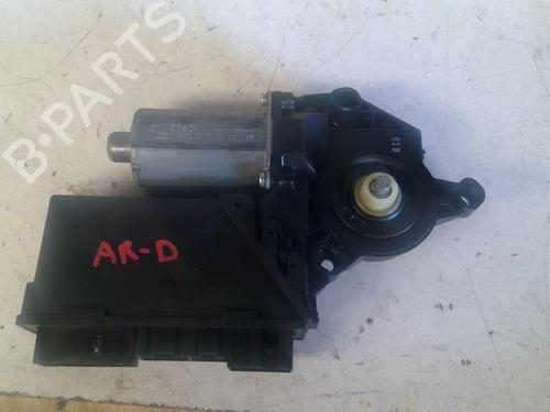 Rudehejsemotor bagstkærm højre AUDI A4 B7 Avant (8ED) 2.7 TDI (180 hp) 21861432