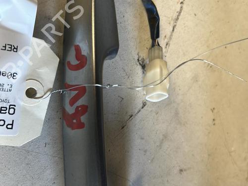 Used Front left exterior door handle TOYOTA YARIS (_P9_) 1.4 D-4D (NLP90_, NLP90R) (90 hp) 21863071