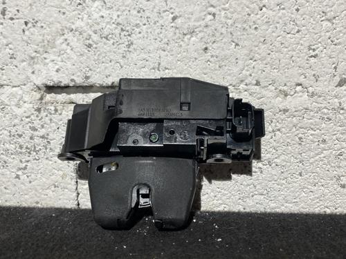 Used Tailgate lock CITROËN C3 / C3 ORIGIN III (SX) 1.2 VTi 68 (68 hp) 23797077