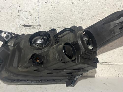 Right headlight CITROËN C3 Picasso (SH_) 1.2 THP 110 (SHHNZ6) | BP32068881C29