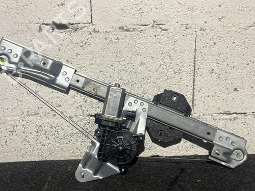 Elevalunas delantero derecho DACIA SANDERO II 1.2 (75 hp) 32320699