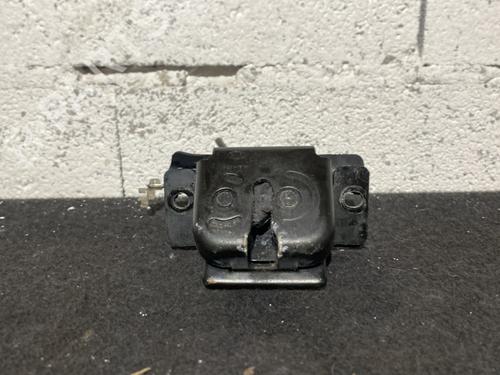 Used Tailgate lock KIA SORENTO I (JC) 2.5 CRDi (170 hp) 22894050