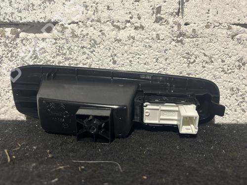 Used Right rear window switch Right rear window switch PEUGEOT 308 II (LB_, LP_, LW_, LH_, L3_) 1.6 HDi / BlueHDi 115 (115 hp) 26039857 26039857