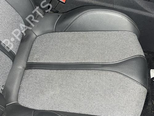 Used Right front seat Right front seat PEUGEOT 3008 II SUV (MC_, MR_, MJ_, M4_) 1.5 BlueHDi 130 (131 hp) 33301215 33301215