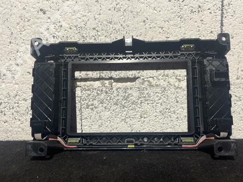 switch-jaguar-xe-x760-2015-27869685 main image
