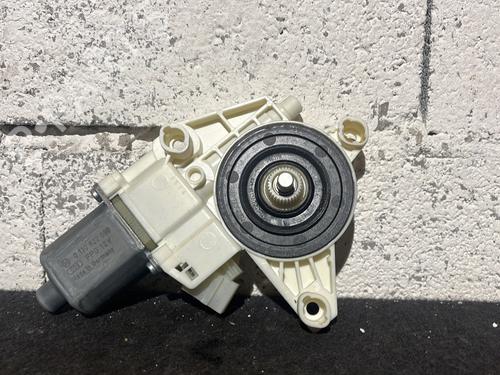 Left front window motor MERCEDES-BENZ GLA-CLASS (X156) GLA 180 CDI / d (156.912) | BP25701708E21 