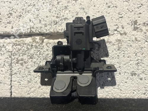 tailgate-lock-toyota-yaris-_p13_-2010-2011-2012-2013-2014-2015-2016-2017-2018-2019-2020-27319197 main image