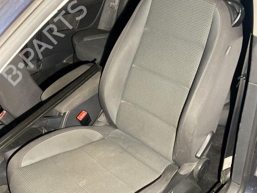 Sæde venstre fortil VW GOLF VI (5K1) 1.6 TDI (105 hp) 22523686
