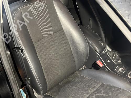 Used Right front seat Right front seat RENAULT MEGANE III Hatchback (BZ0/1_, B3_) 1.9 dCi (BZ0N, BZ0J) (131 hp) 32133775 32133775