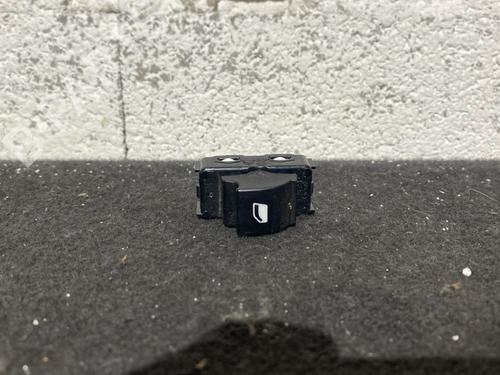 Used Right front window switch Right front window switch CITROËN C3 AIRCROSS II (2R_, 2C_) 1.2 PureTech 110 (2RHNZB, 2RHNZW, 2RHNPX, 2RHNPJ) (110 hp) 33413329 33413329